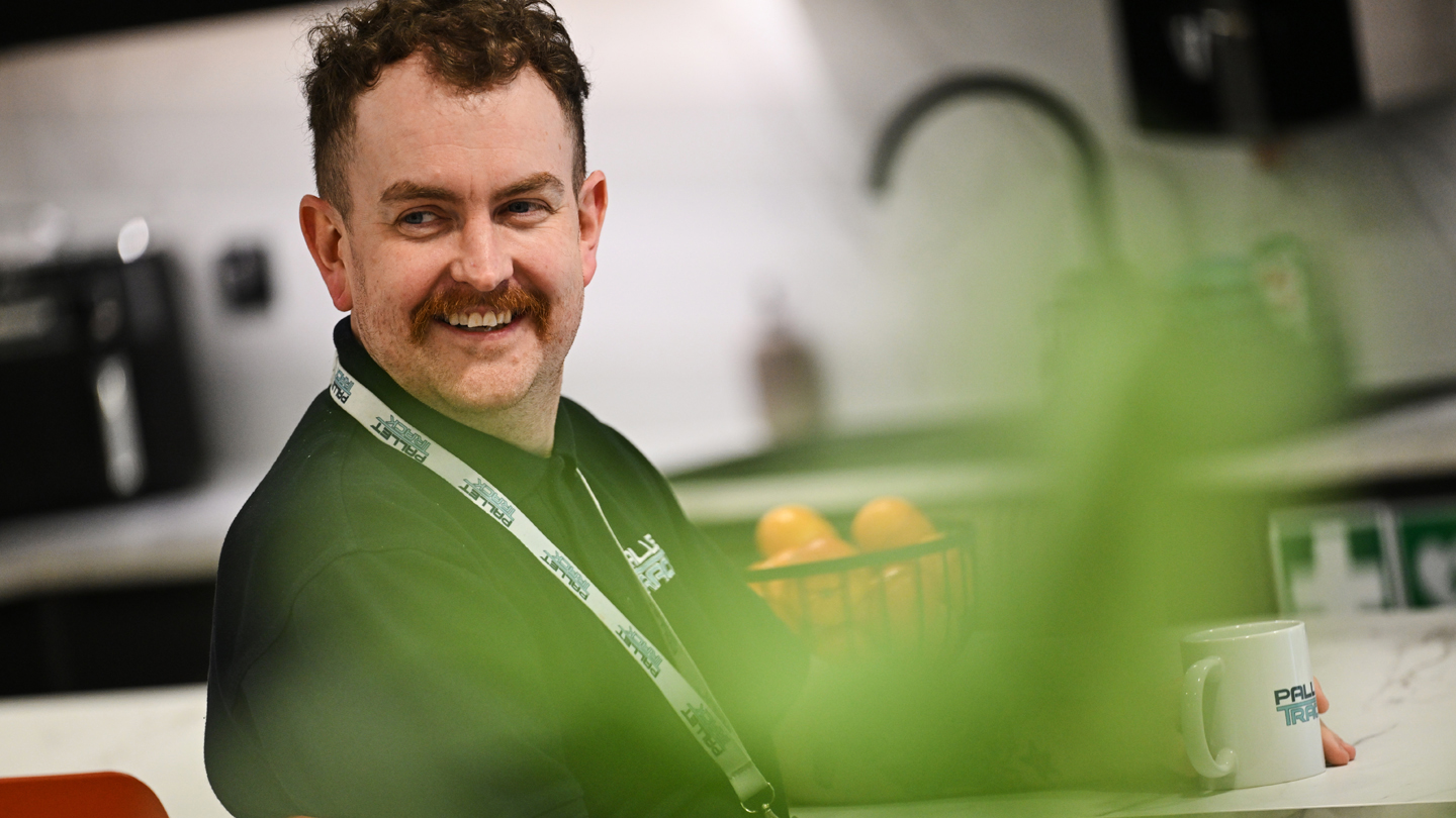 Image of a Pallet-Track employee smiling